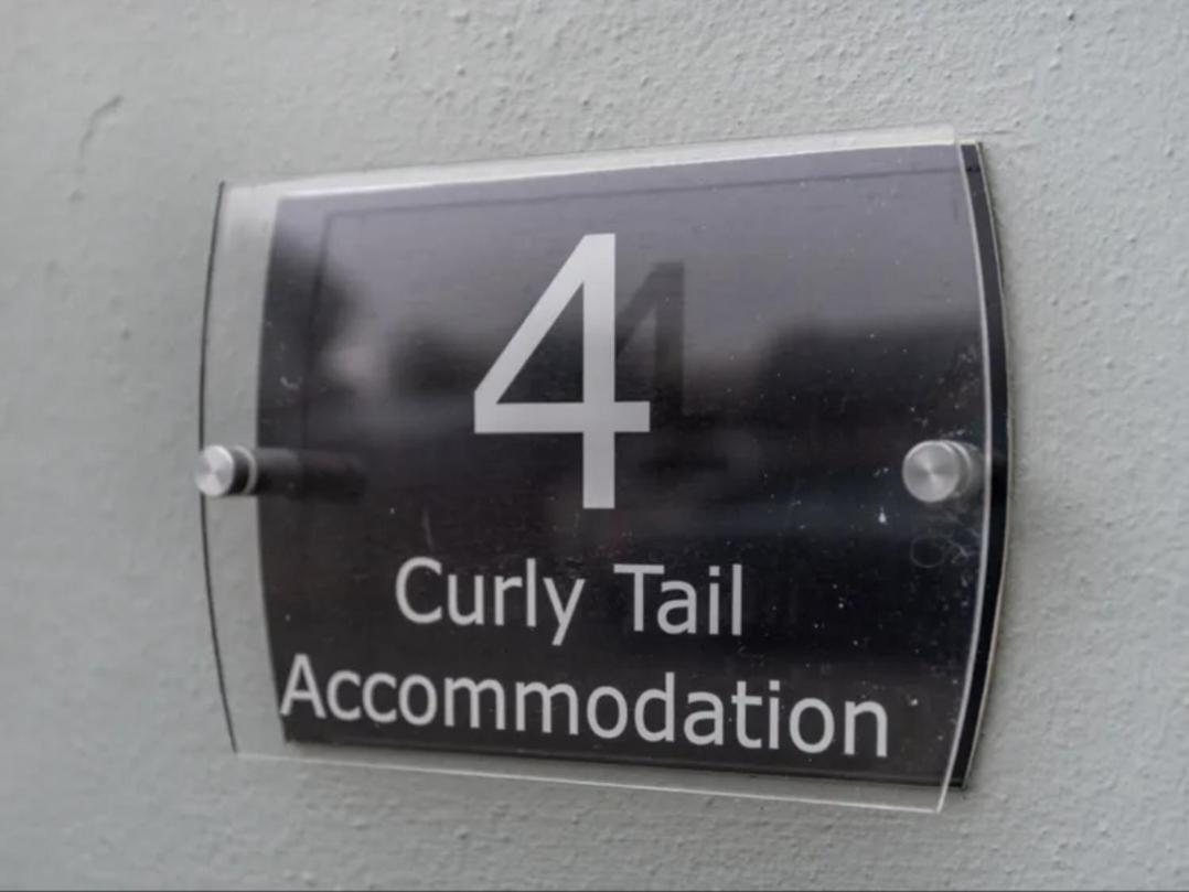 Curly Tail Accommodation Bishop's Castle Ngoại thất bức ảnh
